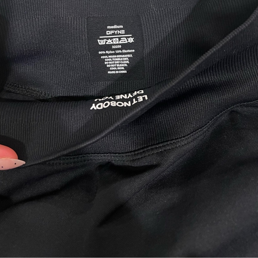 Sleek Black Leggings for Women - Picture 3 of 4